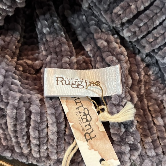 Ruggine  Pom Pom Winter Beanie in gray - Picture 3 of 5